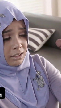Pantat sempit istri nakal berhijab ini dientot habis-habisan sama kontol besar suaminya