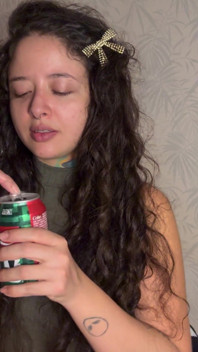 Eu tenho um Cocacola e acabei deixando sair alguns peidos altos