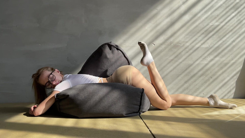 Skinny_lady69: 짧은 반바지를 신는 십대