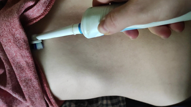 FenekManul: Nipples Teasing with Electric Toothbrush