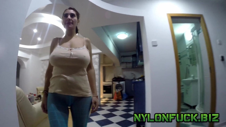 Nylon Fuck: Strumpfhosen-dame mit dicken möpsen raucht, bläst, fickt in muschi und...