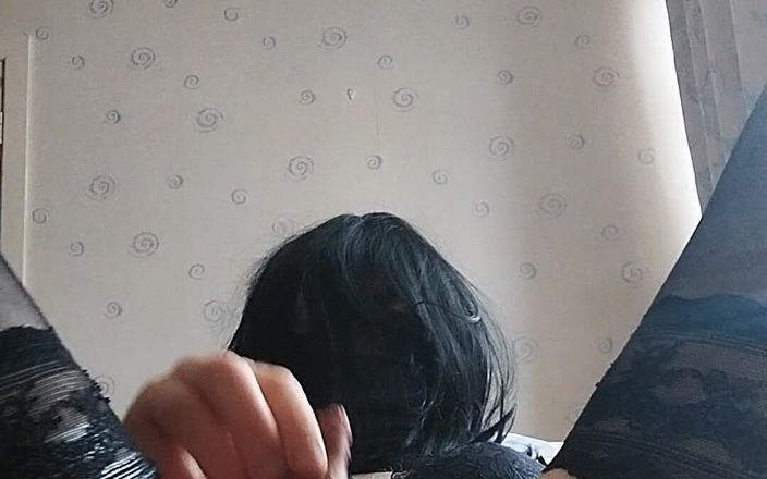 Cindy Belfast: 란제리에 꽂은 Sissy 정액