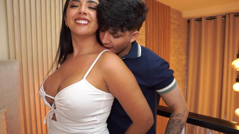 BigJackson: Eu Transo Com a MILF Que É Dona Da Casa E...