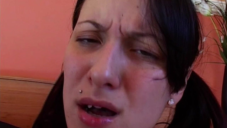 Purzel: 남자친구와의 3인 관계. 난 성욕 있는 자지를 빨아주는 걸 좋아해!