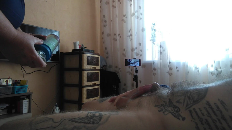 Zona901: Helped me cum by jerking off my cock.