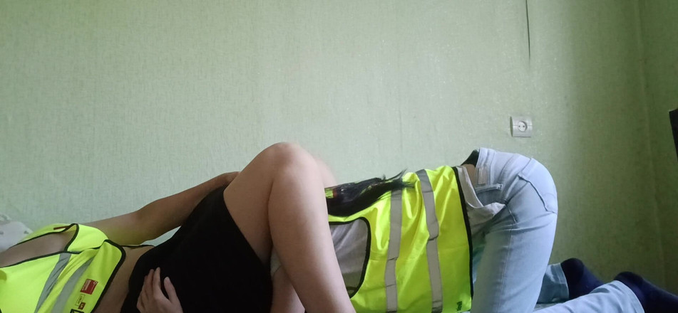 Lesbian-illusion: 직장에서 두 레즈비언 동료 사이의 핫한 위험한 섹스