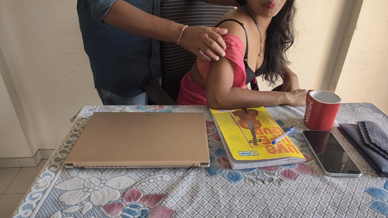Mumbai Ashu: Senhora fez sexo com garoto de escritório hindi audio