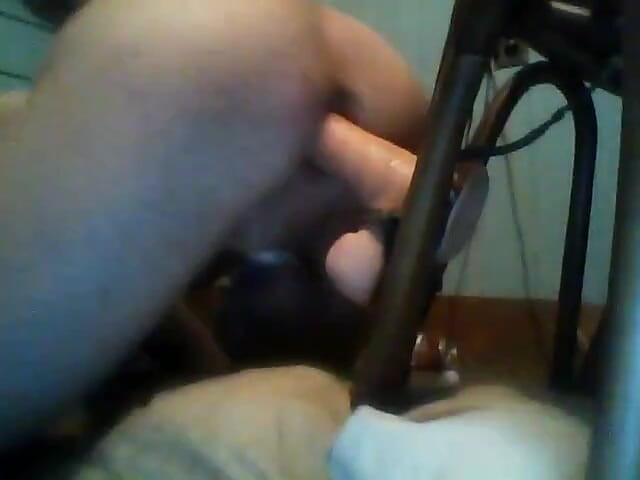 BottomBoyDougie: Zezadu s hračkou