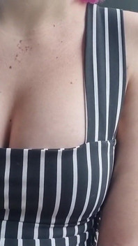 Con đĩ tuổi teen mang thai khoe hàng trong uber