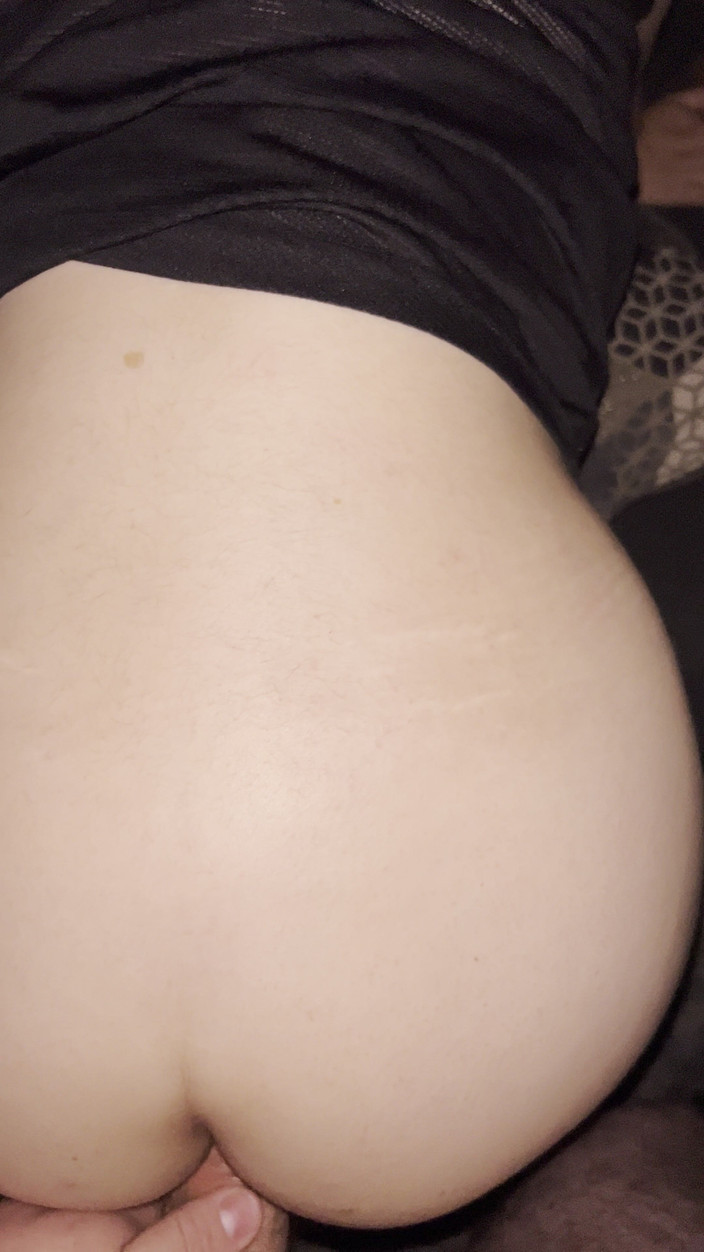 Leohn1995: 칠레, 내 형수를 네 발로 기어 다니게 하고 결국 그녀 안에 들어갔어