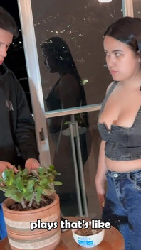 Le propriétaire désespéré paie le jardinier avec des relations sexuelles pour sauver ses plantes (partie 1)