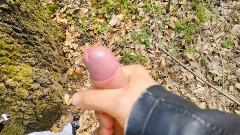 Bayer911: Ragazzo bianco all'aperto e sborra in sauna