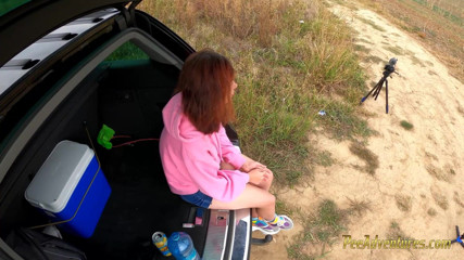 Pee Adventures: 그녀의 방광을 가득 채운 흡연
