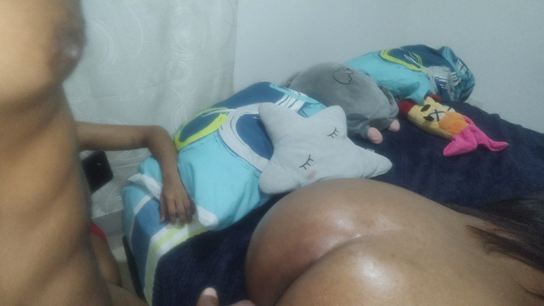 PABLO N3GROBAR: Ella me golpeó el pezón así que le golpeé el...