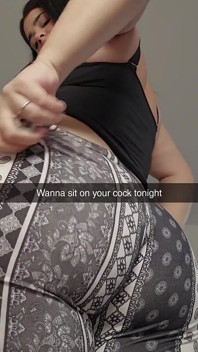 A melhor amiga da sua esposa tira você de novo, ela encontrou seu vibrador
