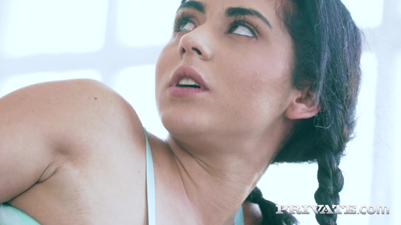 Private.com: Spin the bouteille devient sauvage avec ces filles