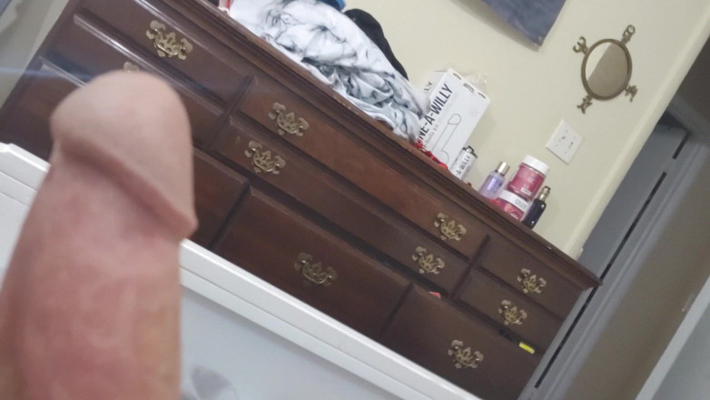 lilredvelvettt: Il tuo figliastro enorme cazzo