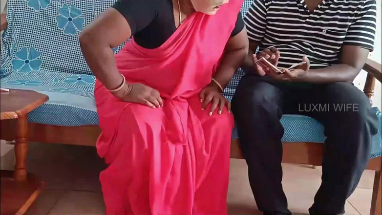 Luxmi Wife: Gazete çocuğu ev karısını sikiyor