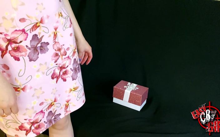 AnnyCandyPainboy: ホット熟女はギフトを開き、コミュニティにメリークリスマスを願っています