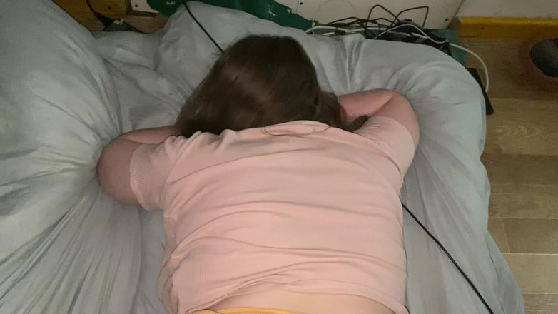 MilkyWay: Prawdziwy domowy seks żony z dużym tyłkiem w krótkich spodenkach. Jeździ...