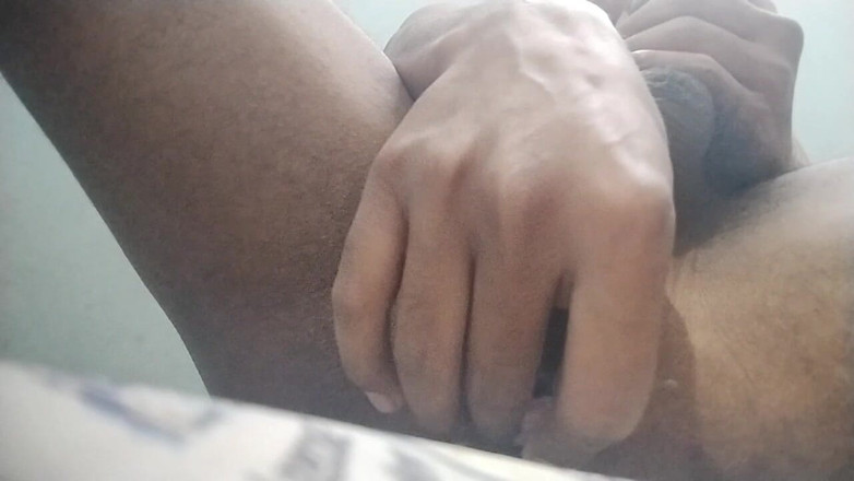 Sexy_PK_BOttom: Mi metto un pennello nel buco del culo e mi...