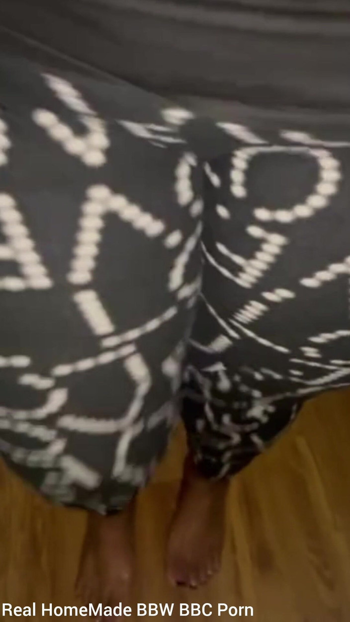 Super sexy ebony cuties: Passeggiare alla disperata ricerca di una pipì mi piscio nei...