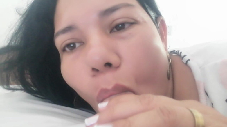 Valkyrie and Luigy Couple: Kuchtička ráno před odchodem do práce