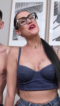 Super Milfka Pieprzy Dwa Pośladki. Adela Myers Uczy Seksu Na Pepeporn