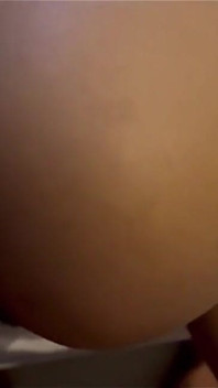 Ma petite amie asiatique s’entraîne pour la première fois à la sodomie et elle a fait de son mieux pour prendre ma bite vidéo complète dans premium.