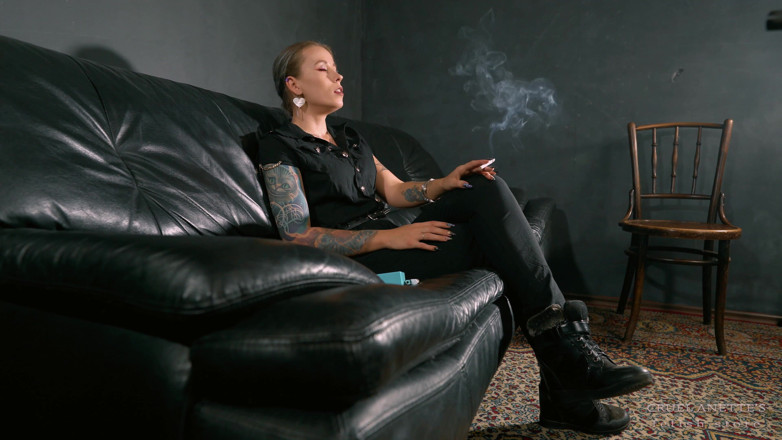 Cruel Anettes fetish world: First, a smoke 4K