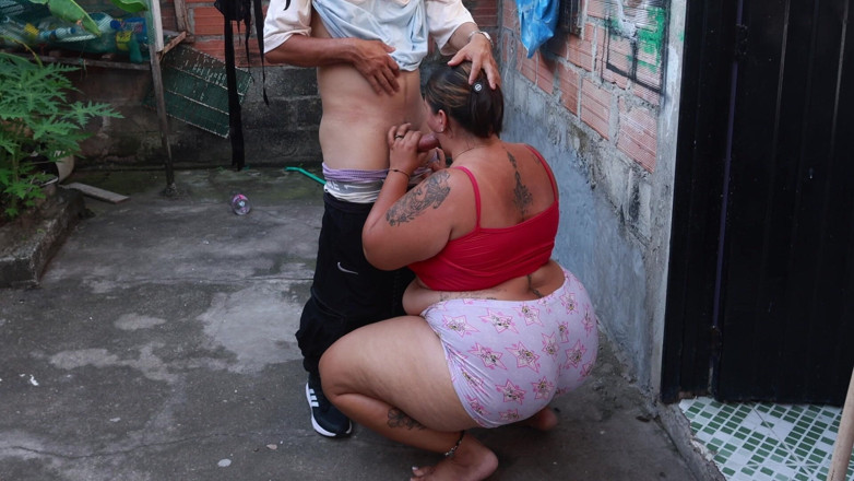 Lexly_16: Une belle-mère sexy se fait baiser à la maison quand son...