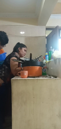 E-Alfa: Zaměstnanec šuká v kuchyni a ložnici