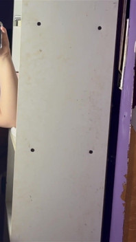 POV: 임신 5개월, 거울 앞에서 자위, 털이 무성한 보지 핥기