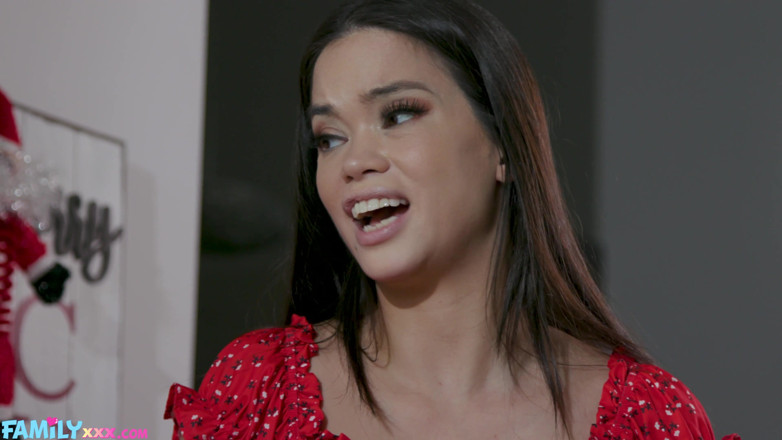FamilyXXX: Angelina Moon offre un cadeau tôt à son beau-père