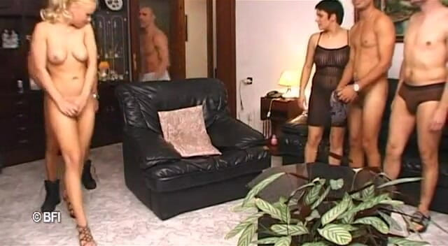 Hardcore Lovers: Chicas cachondas entran en una sala de masajes y se...