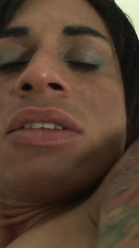 Shemale isabella cruz masturbace