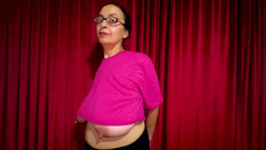 VeeVee Vixen: Cewek nakal ini lagi asik muasin memeknya pakai celana mini