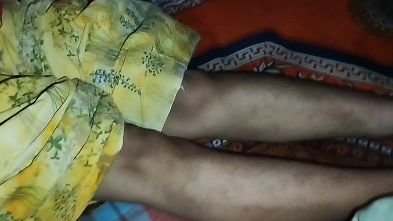 Deshi women: Mi sono goduto il sesso con la mia sorellastra mentre...