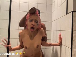 Onlyfanscushkingdom1: Michikomalandro succhia un bbc poi si fa inculare alla doccia...