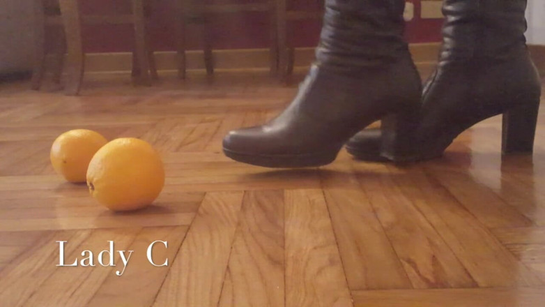 Lady Claudia: Crushing oranges