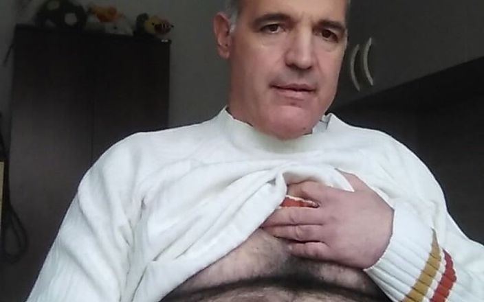 Setesesso7: 자신의 자지를 자위하는 방법을 배다른 아들 Luca에게 가르치는 신성 모독 새아빠.
