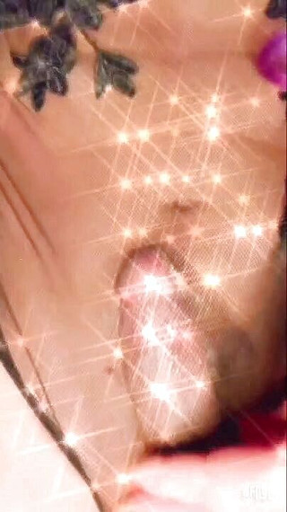 Lizzaali: Tổng hợp xuất tinh nhỏ với bling