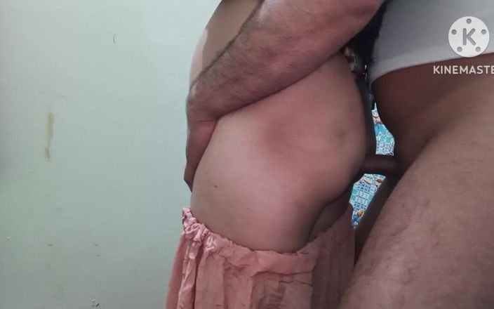 Lubnawife: Pakistaanse kleermaker melk van zijn rondborstige vrouwelijke klant voordat ze...