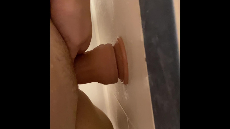 Nelyan Rose: Jízda na mém robertku ve vaně jako špinavá holka