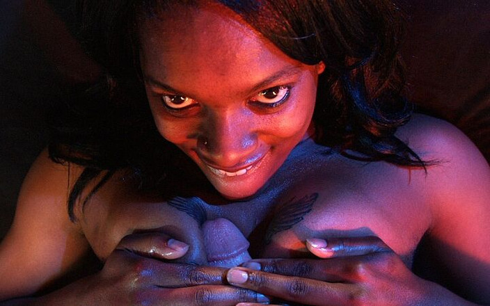 Velvet Ecstasy: Bush baby - succhia un cazzo grasso e prende un carico...