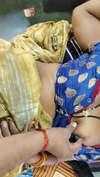 Ngusap kontolku di peler kakak ipar indiaku yang hot dan lanjut melepasnya sambil berbaring lurus