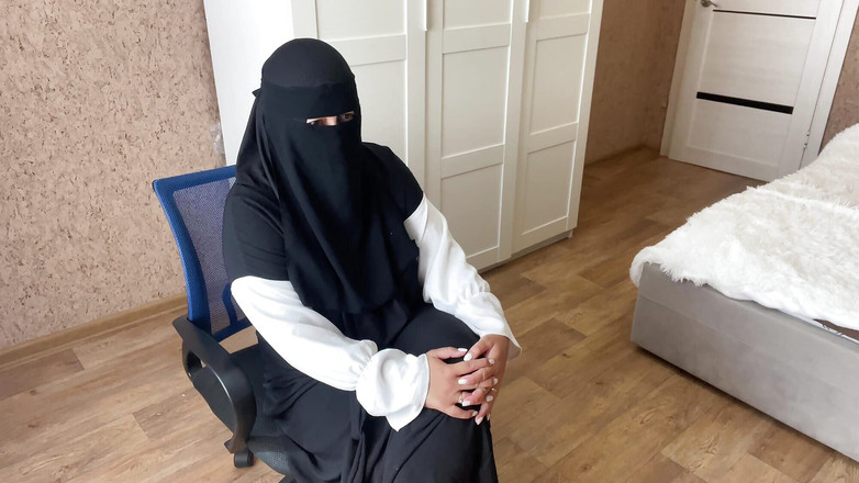 Lux Eva: Смотри, как я читаю эротическую секс-историю