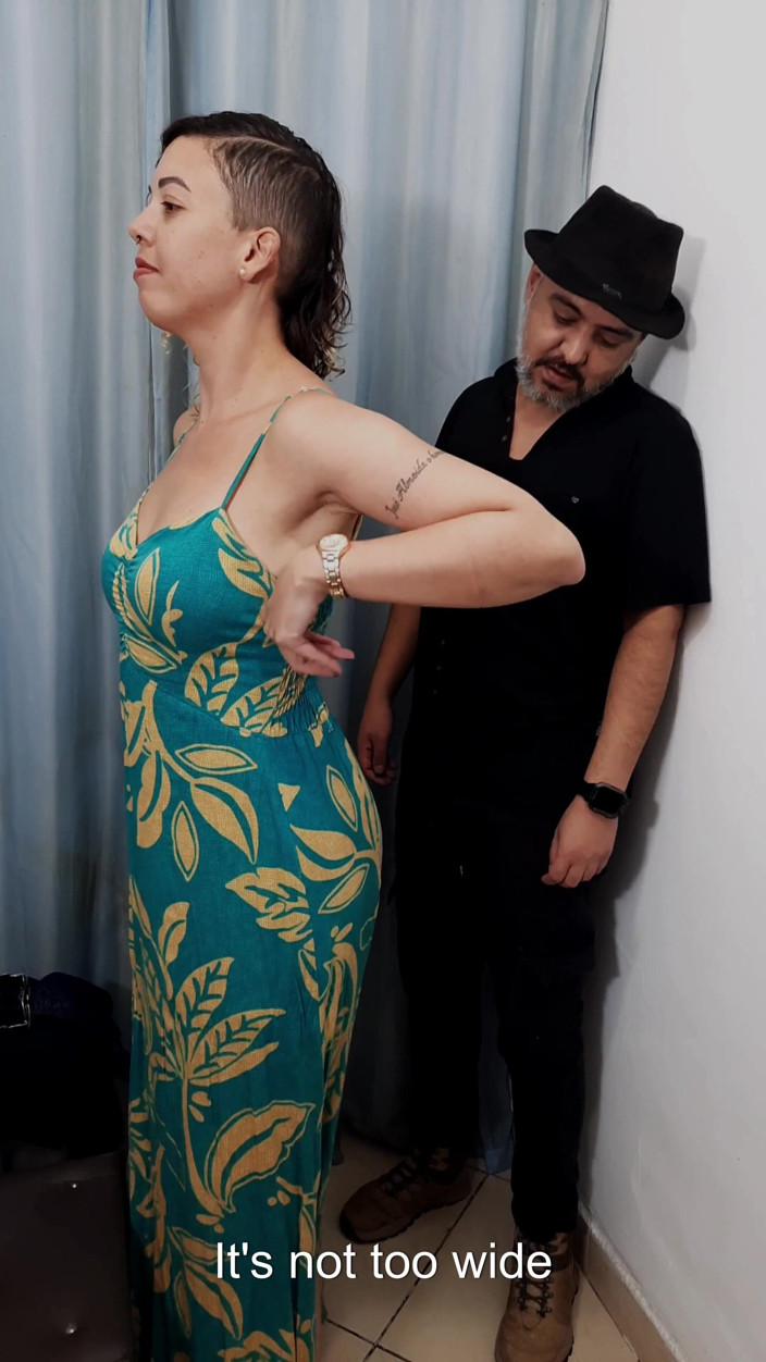 Victor SweetCoupleStories: Uma sala de montagem da loja é usada por um casal