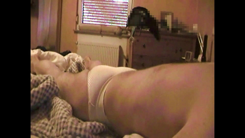 Mark Hannes: Ibu mertua nakal dengan celana dalam putih lagi asik di-anal...