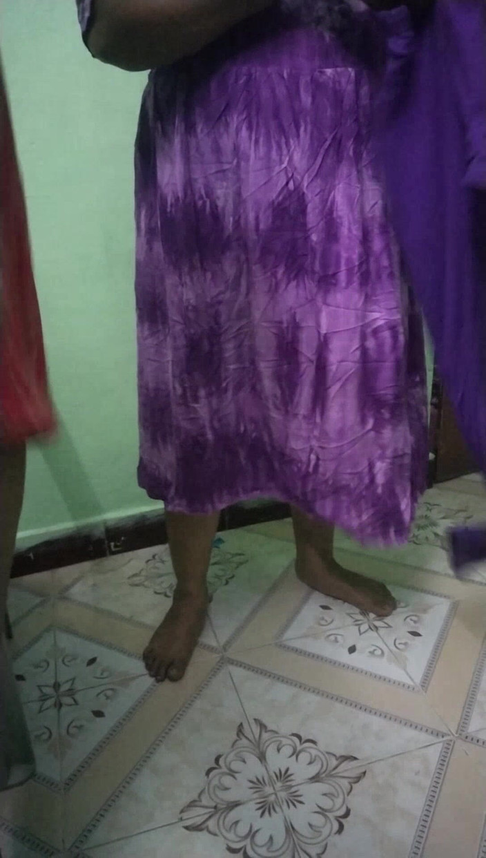 Tamil lesbian: Tres tías vestidas calientes en mi habitación